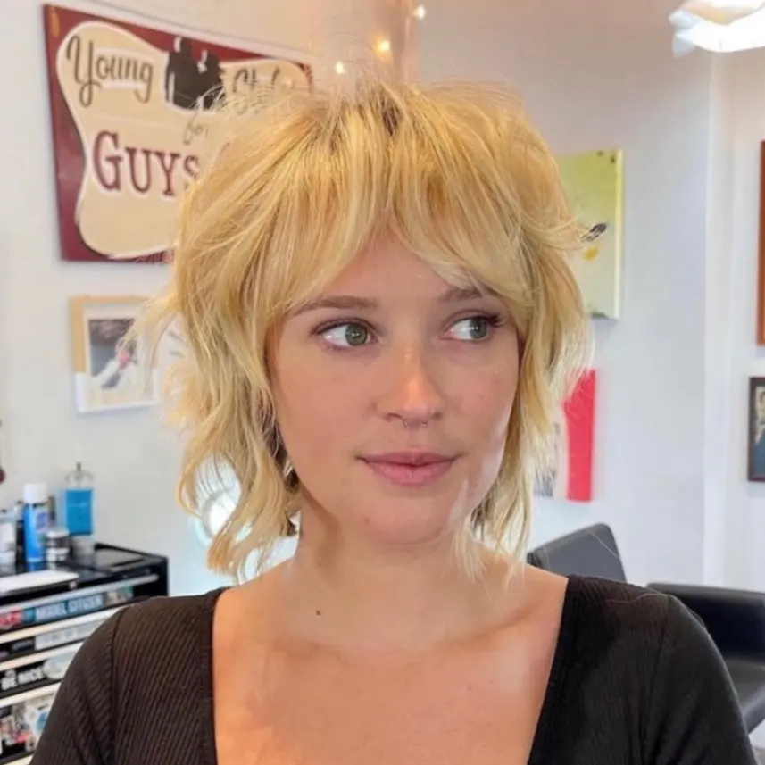 Blonde Wavy Shaggy Mullet Hair With Curtain Bangs