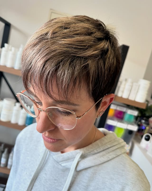 Chopped Pixie with Brown Highlights