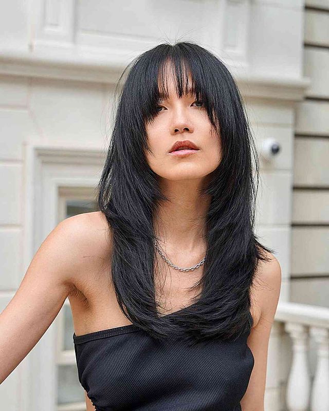 Elegant Black Layers With Soft Waves