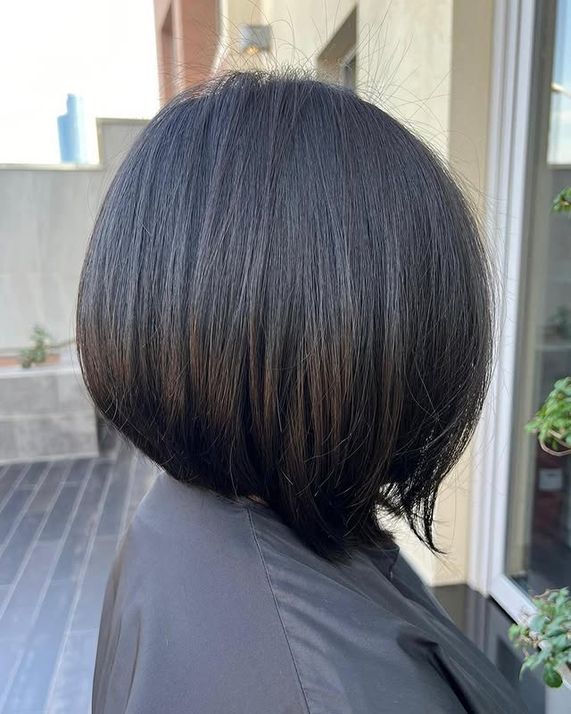 Graduated Natural Grey Bob with Dark Base