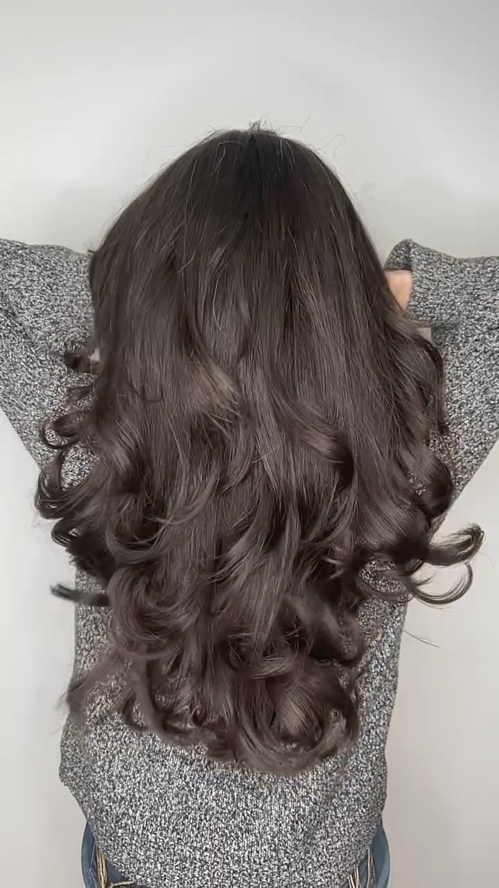 Lustrous Layered Bounce with Soft Silk Finish