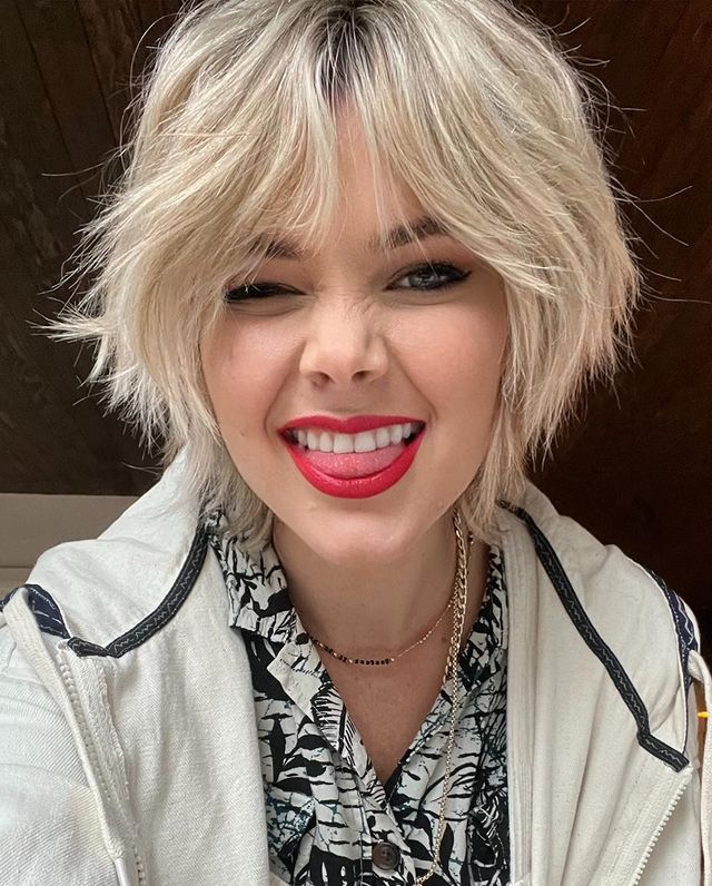 Vanilla Blonde Layered Chin-Grazing Bob