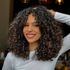 Voluminous Natural Curls With Side Part