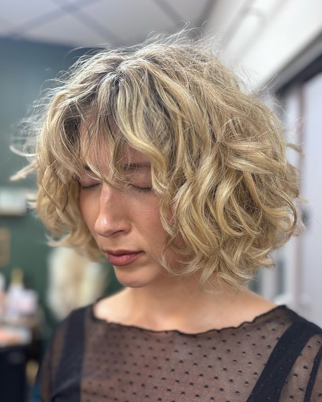 Wavy Blonde Thick Bob Cut